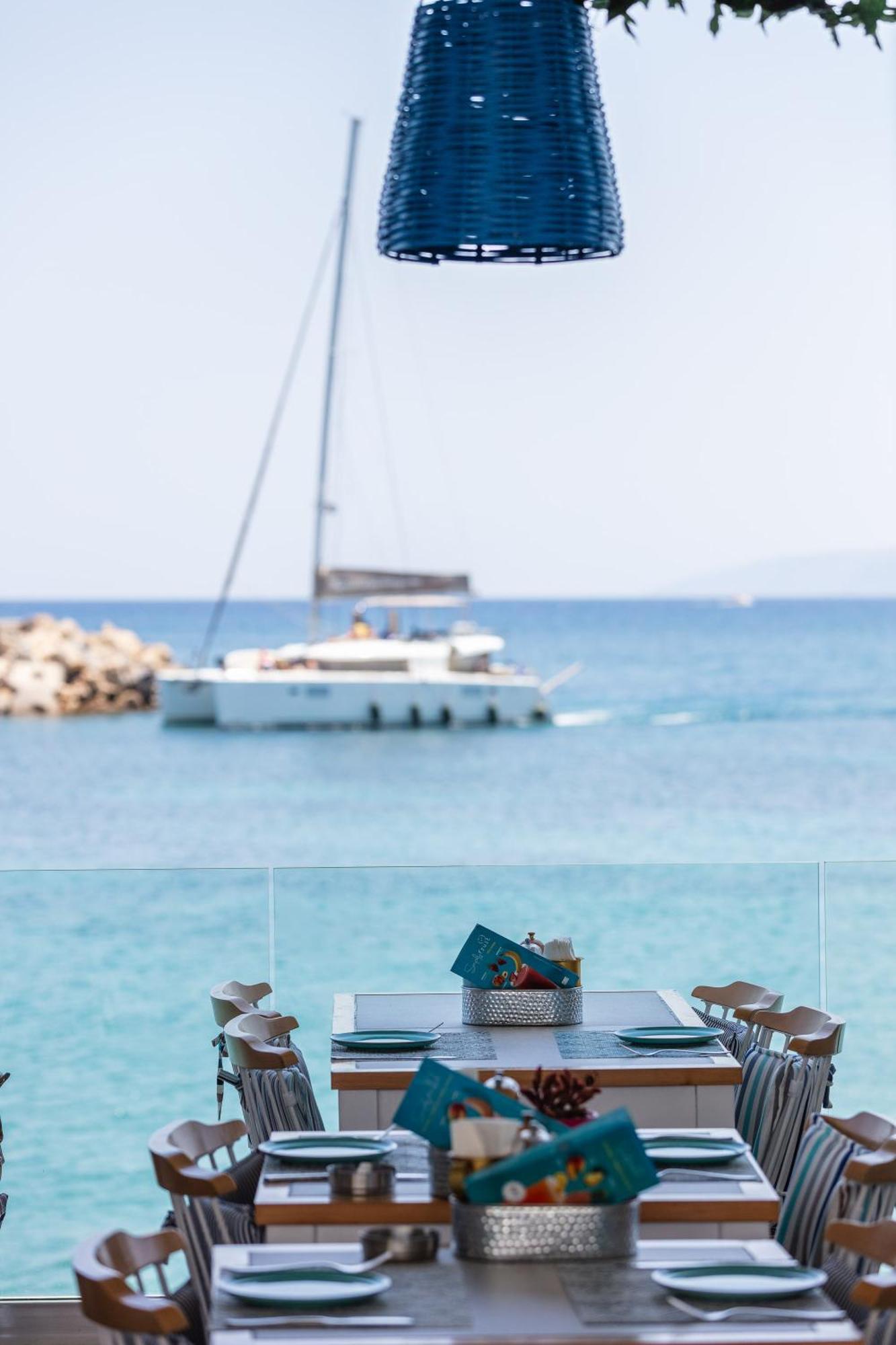 Skipper Beachfront Suites Khersónisos Eksteriør bilde