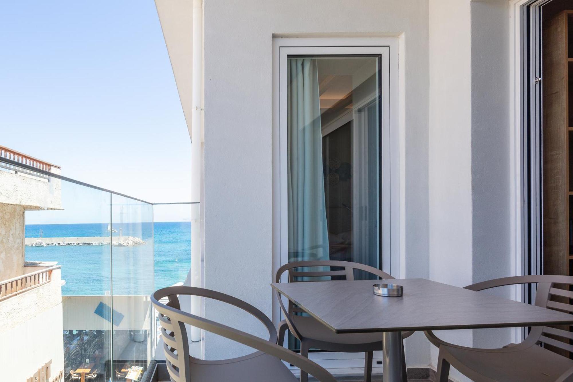 Skipper Beachfront Suites Khersónisos Rom bilde