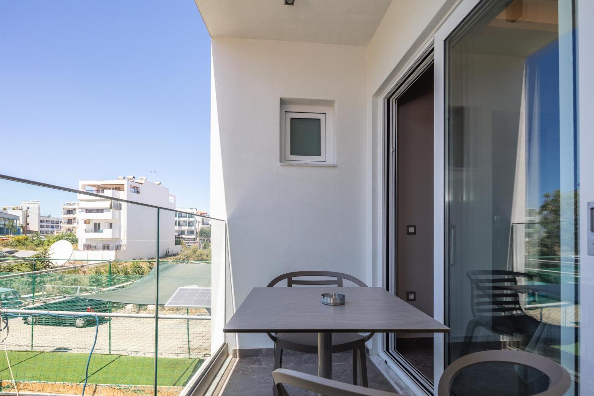 Skipper Beachfront Suites Khersónisos Rom bilde