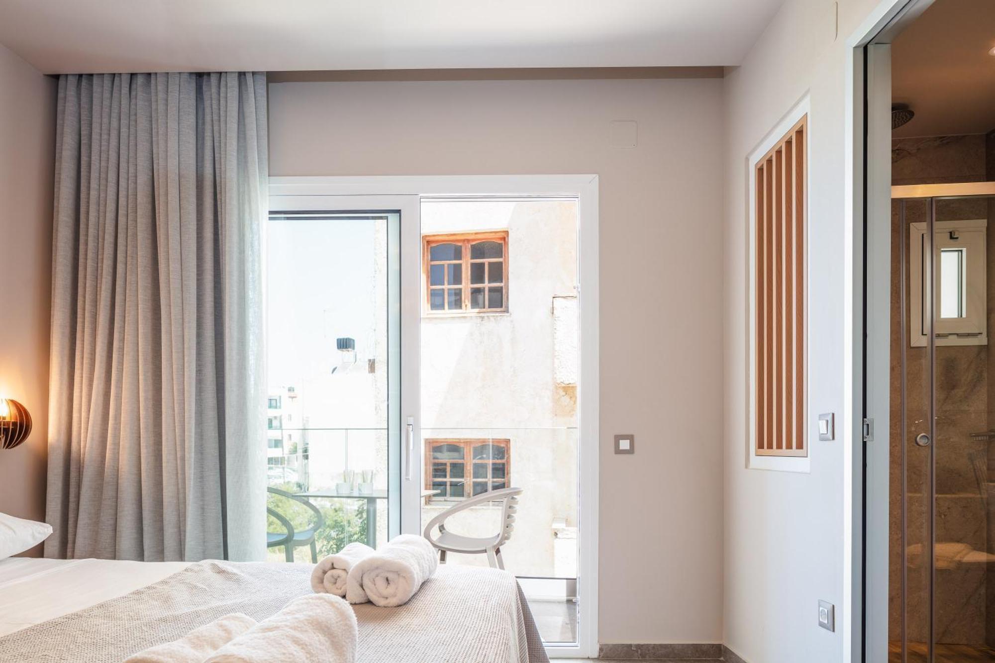 Skipper Beachfront Suites Khersónisos Rom bilde