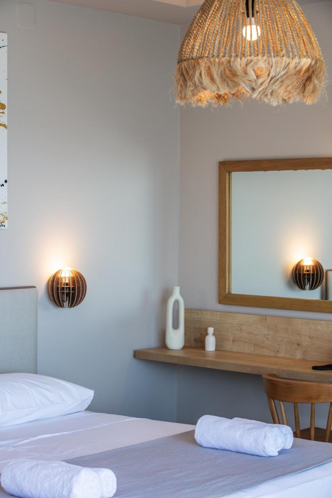 Skipper Beachfront Suites Khersónisos Eksteriør bilde