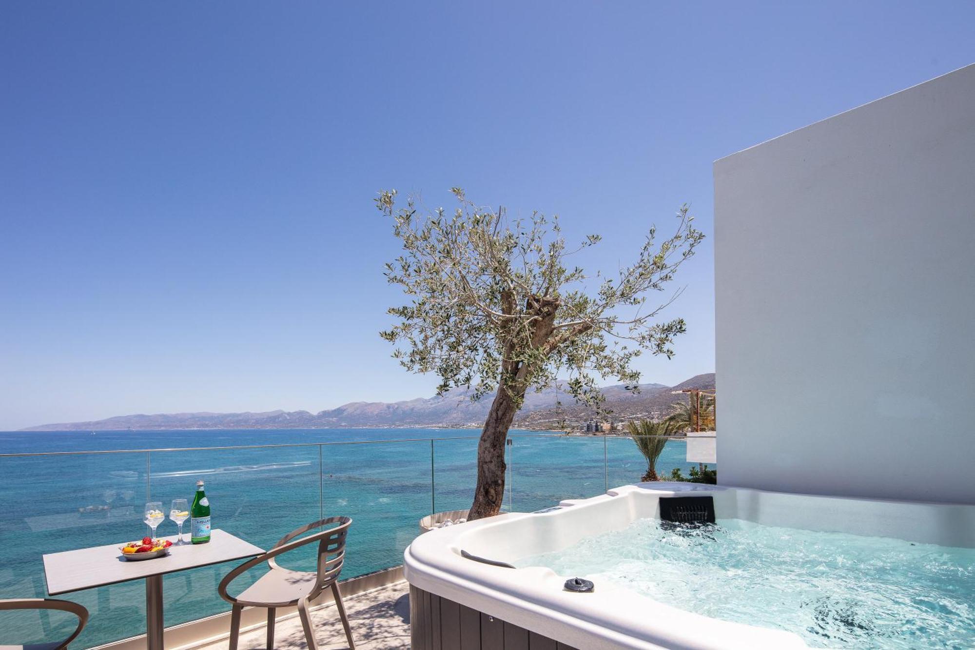Skipper Beachfront Suites Khersónisos Eksteriør bilde